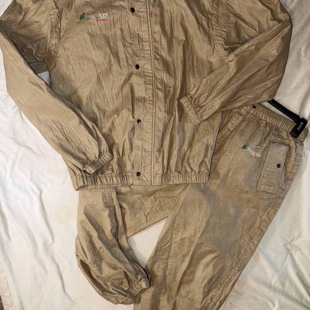 Frogg Toggs Tan Windbreaker Set